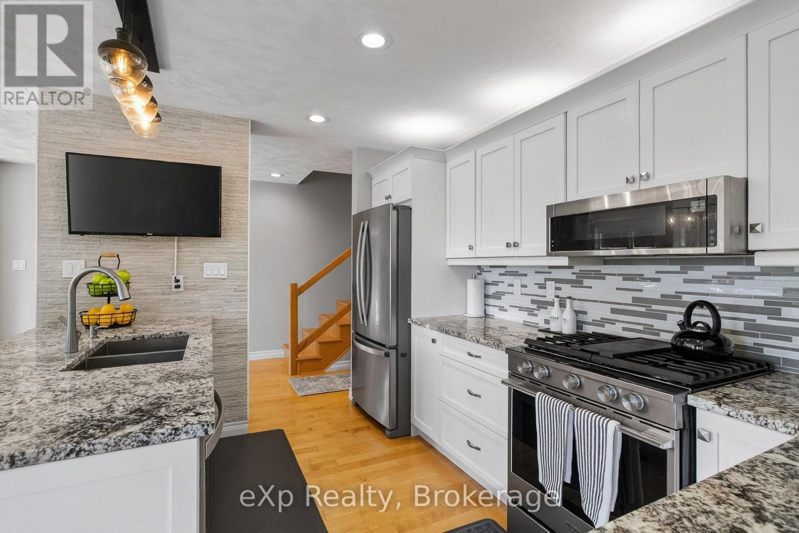 263 LAURIER STREET W - 6