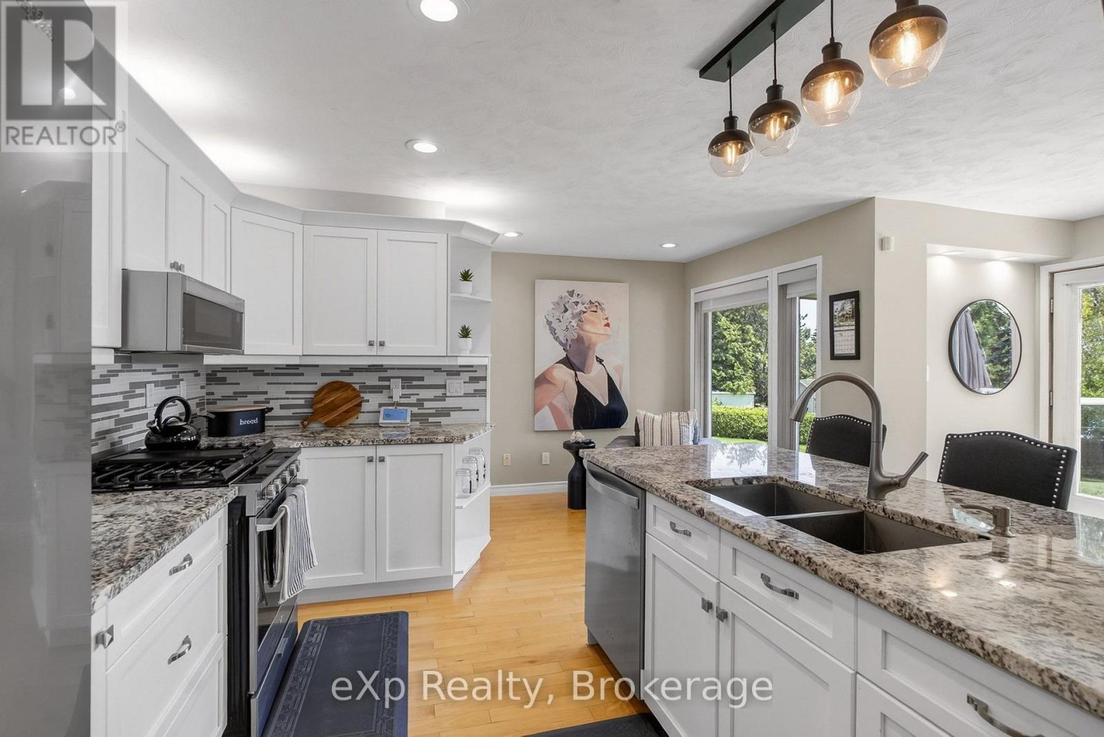 263 LAURIER STREET W - 7