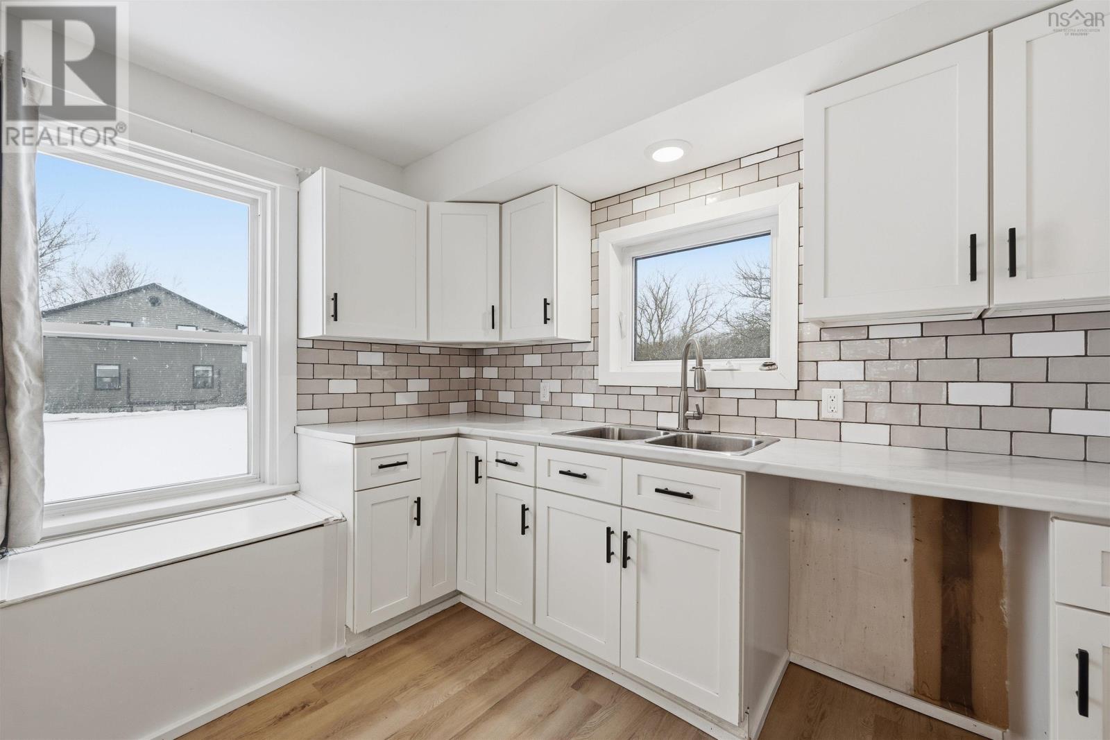 48 Johnson Avenue - 12