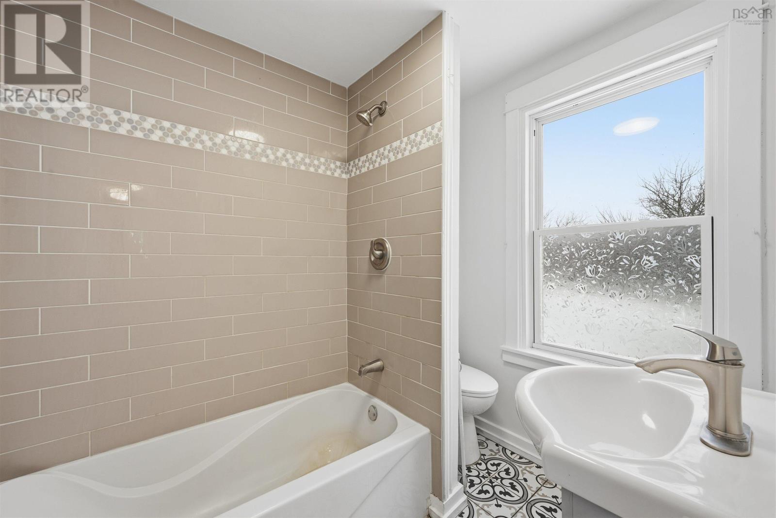 48 Johnson Avenue - 29