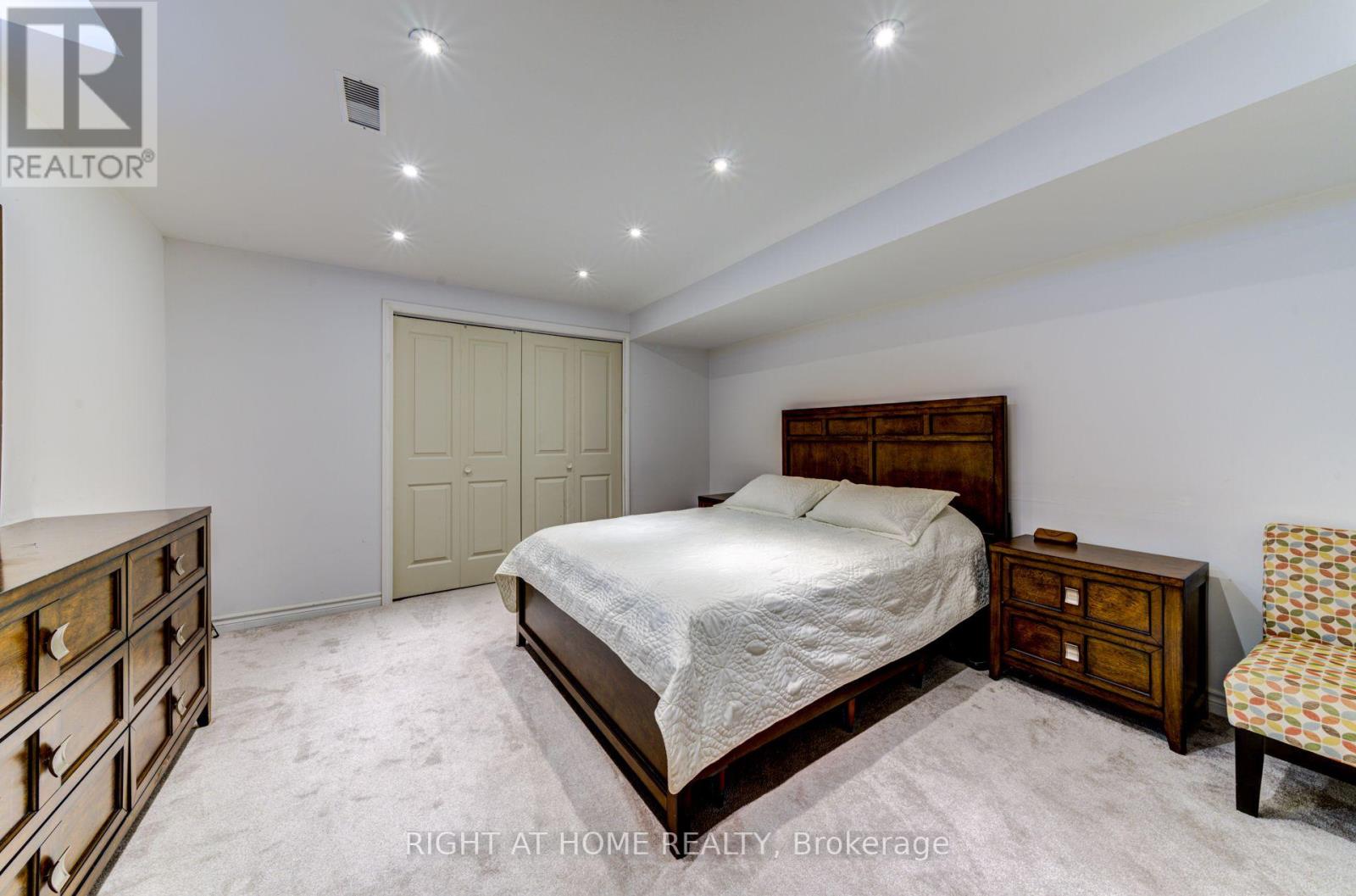 74 ROYAL PARK BOULEVARD - 31