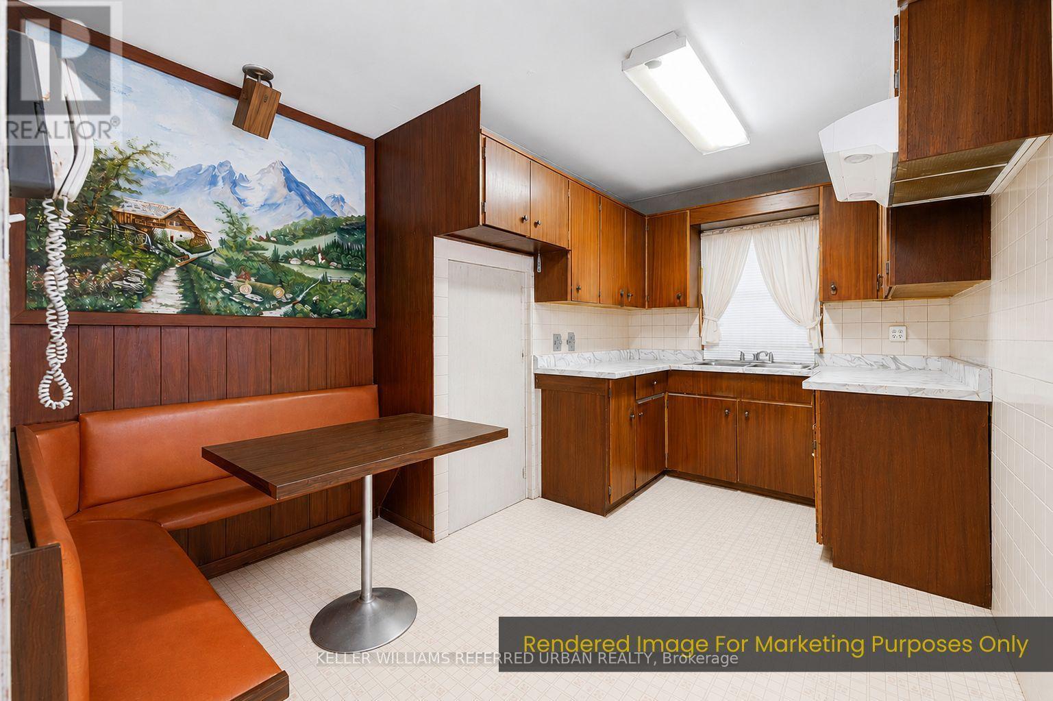 7 SAUNDERS CRESCENT - 11