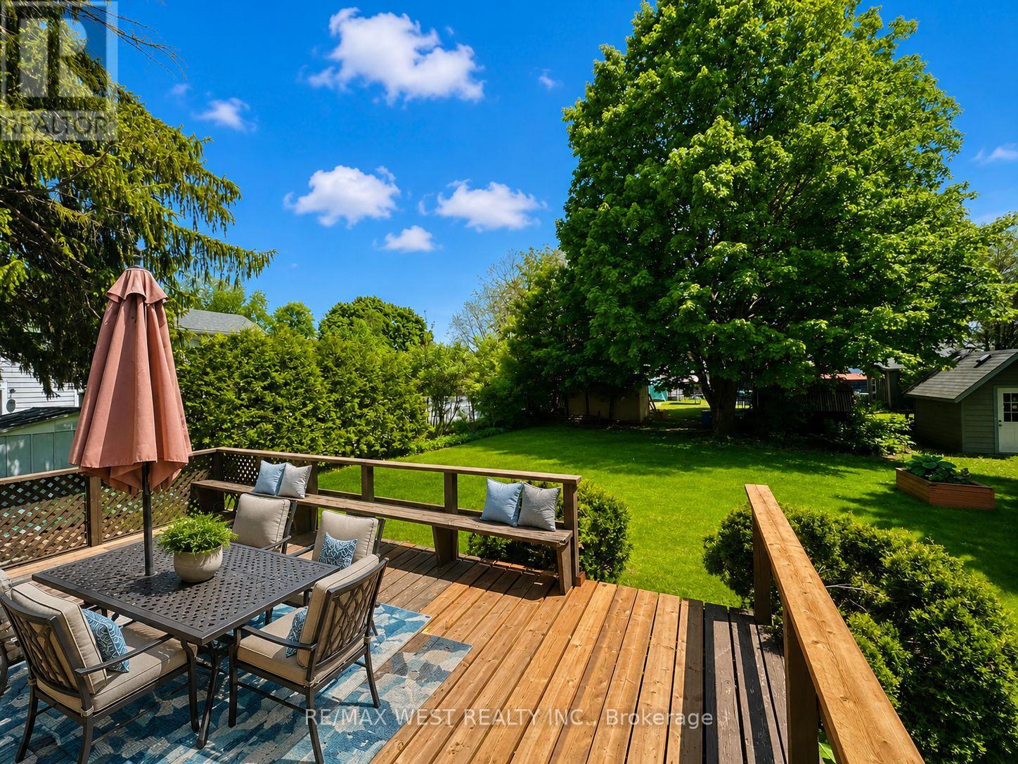 15 MILLWOOD ROAD - 15