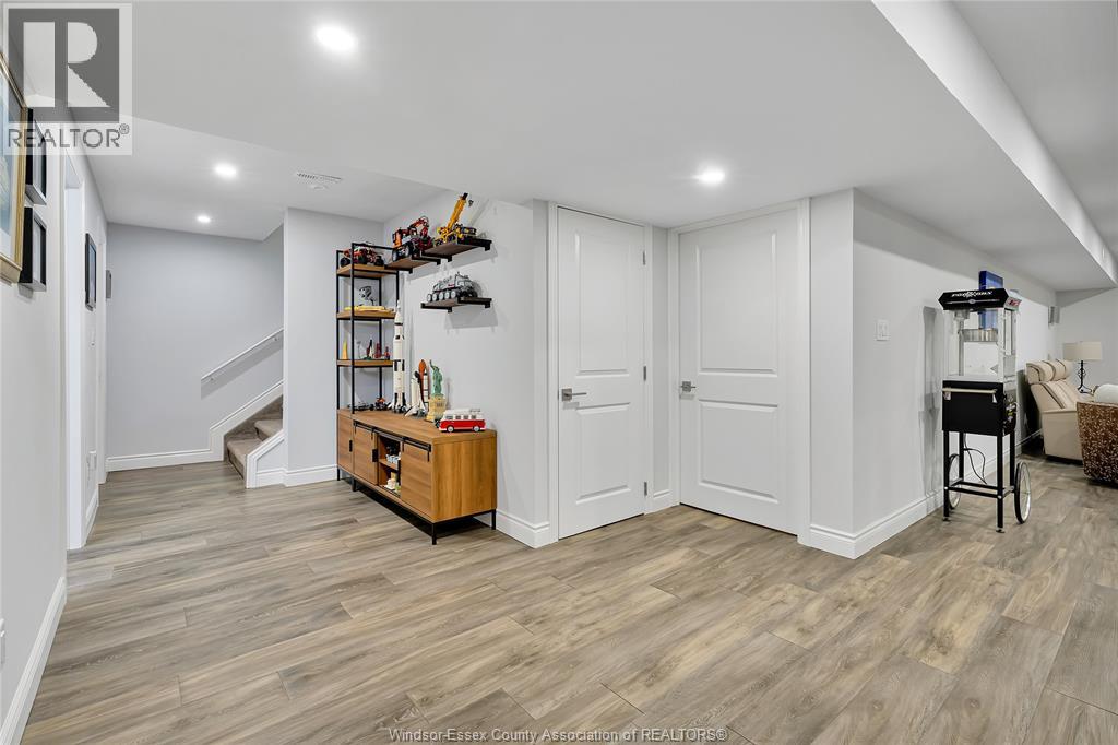 295 CRYSTAL BAY DRIVE - 30