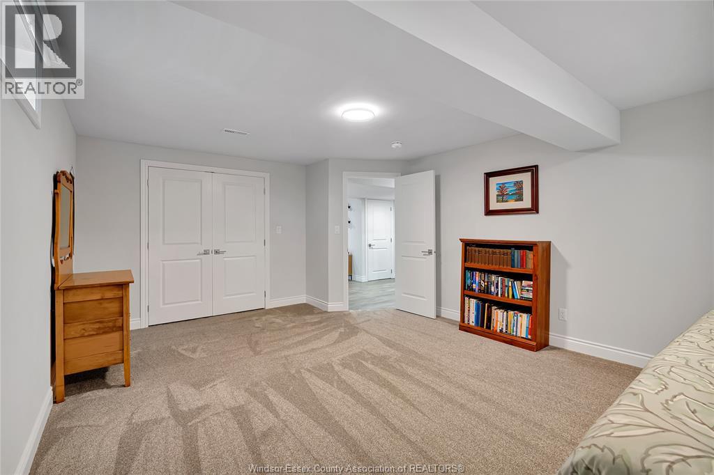 295 CRYSTAL BAY DRIVE - 32
