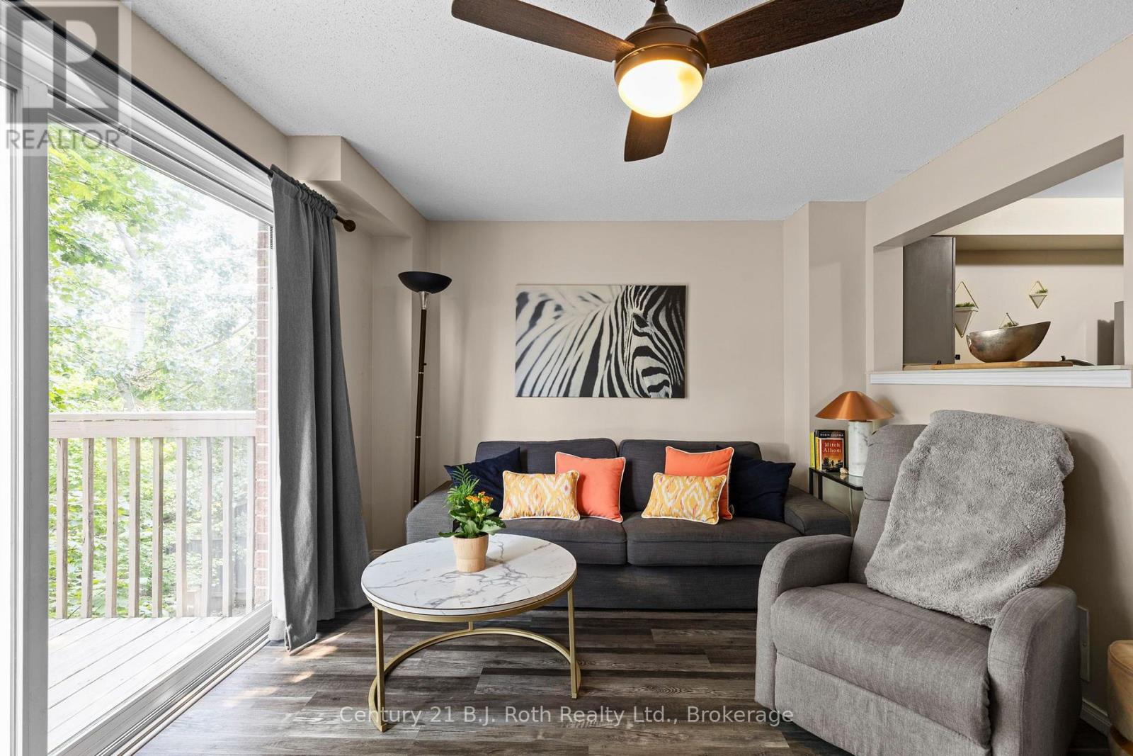 33 COURTNEY CRESCENT - 13