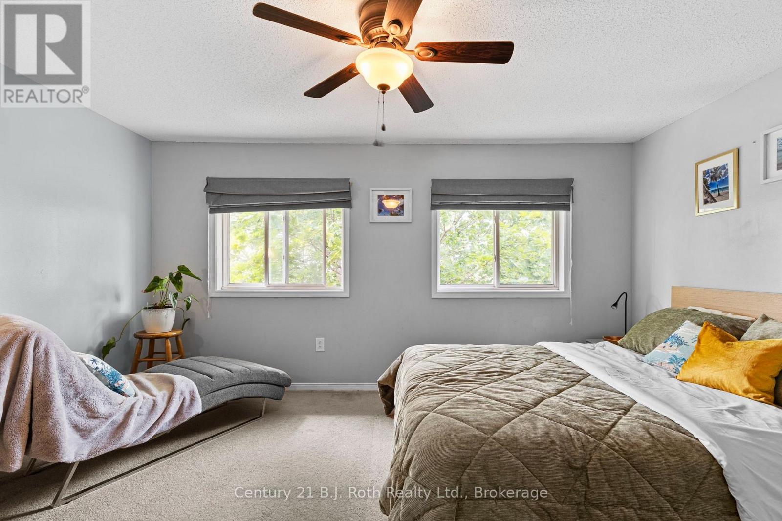 33 COURTNEY CRESCENT - 23