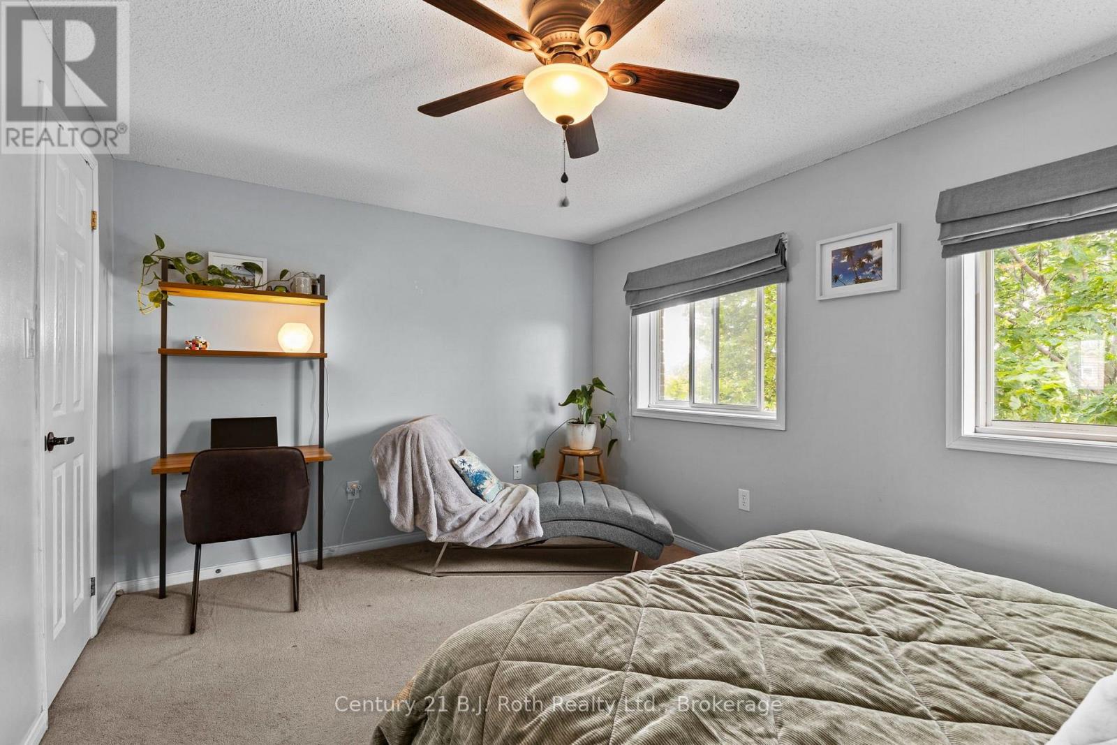 33 COURTNEY CRESCENT - 24