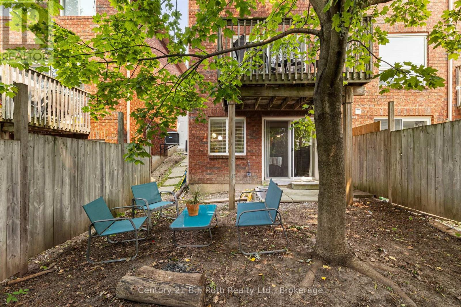 33 COURTNEY CRESCENT - 31