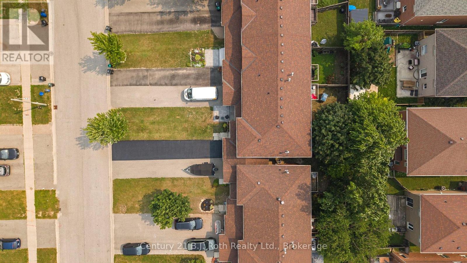 33 COURTNEY CRESCENT - 33