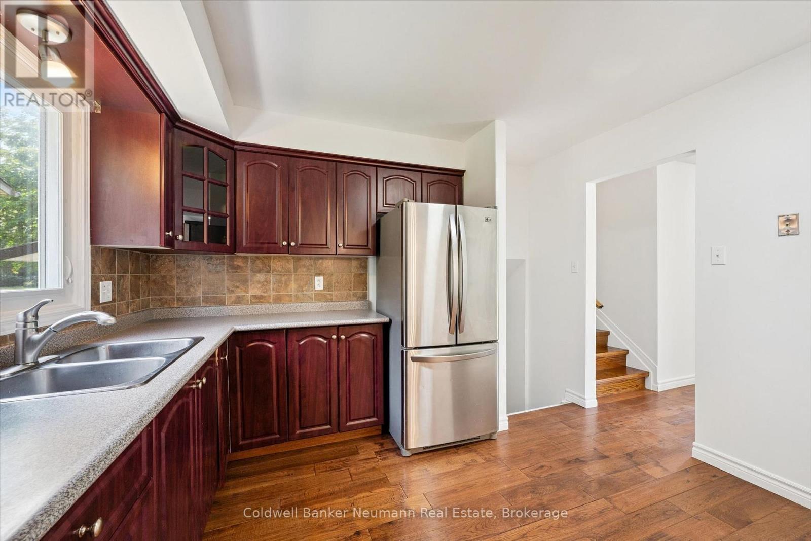 3 MEADOW CRESCENT - 11