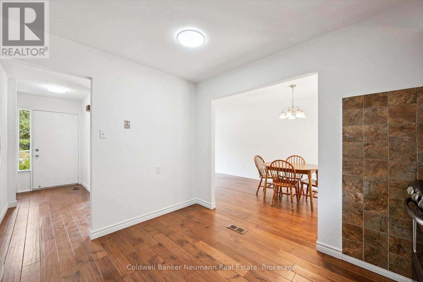 3 MEADOW CRESCENT - 12