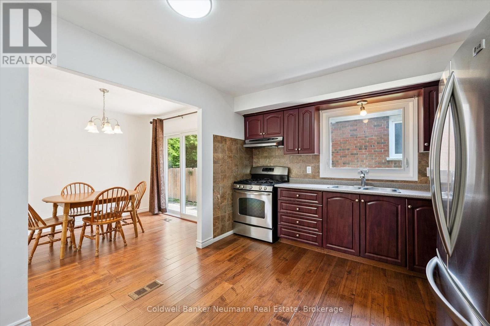 3 MEADOW CRESCENT - 13