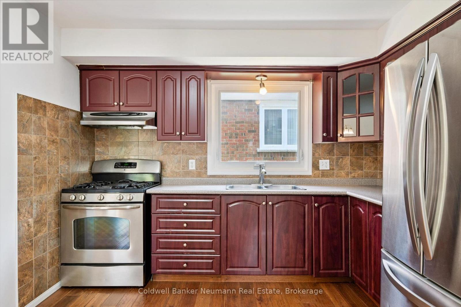 3 MEADOW CRESCENT - 14