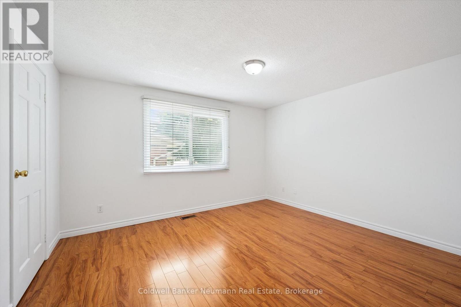 3 MEADOW CRESCENT - 18