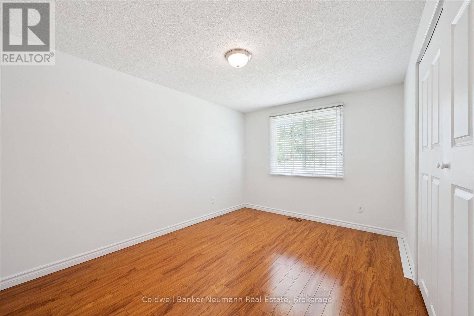 3 MEADOW CRESCENT - 21