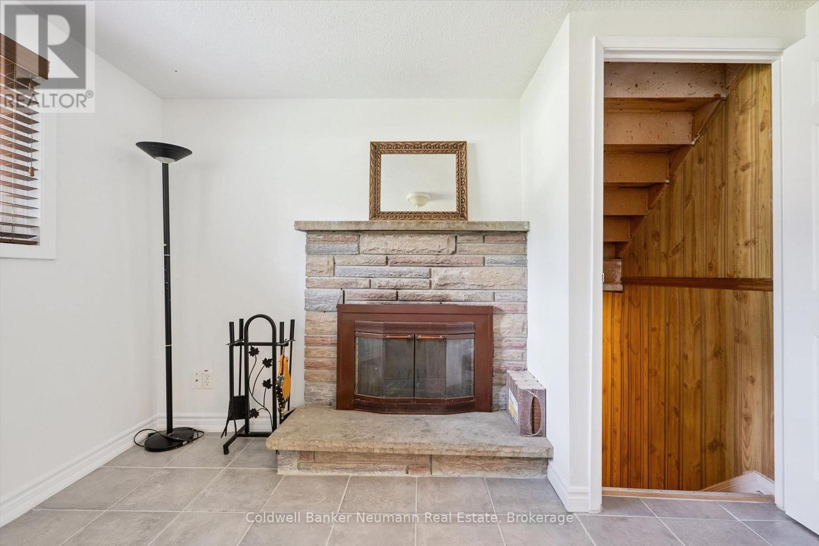 3 MEADOW CRESCENT - 22