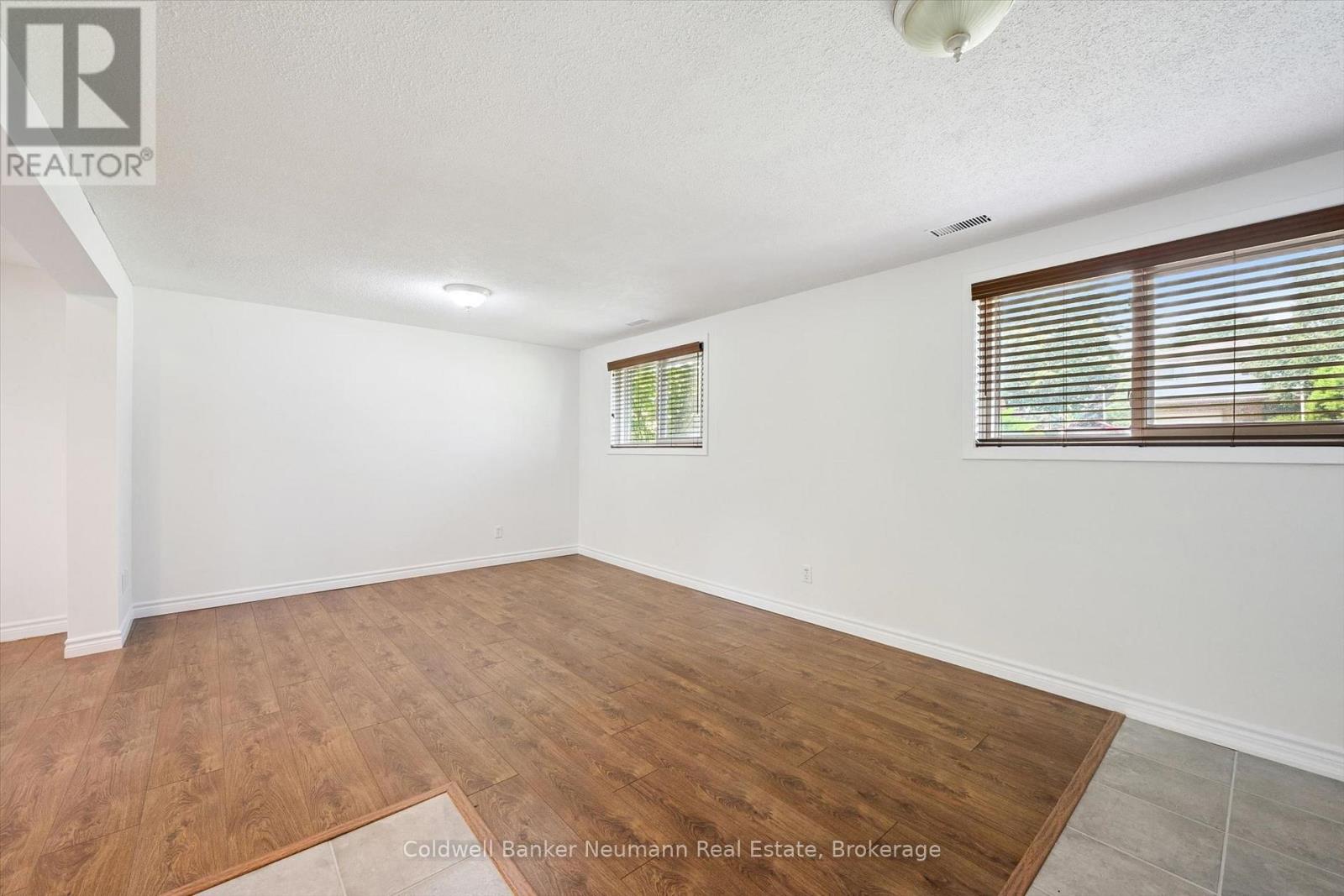 3 MEADOW CRESCENT - 25
