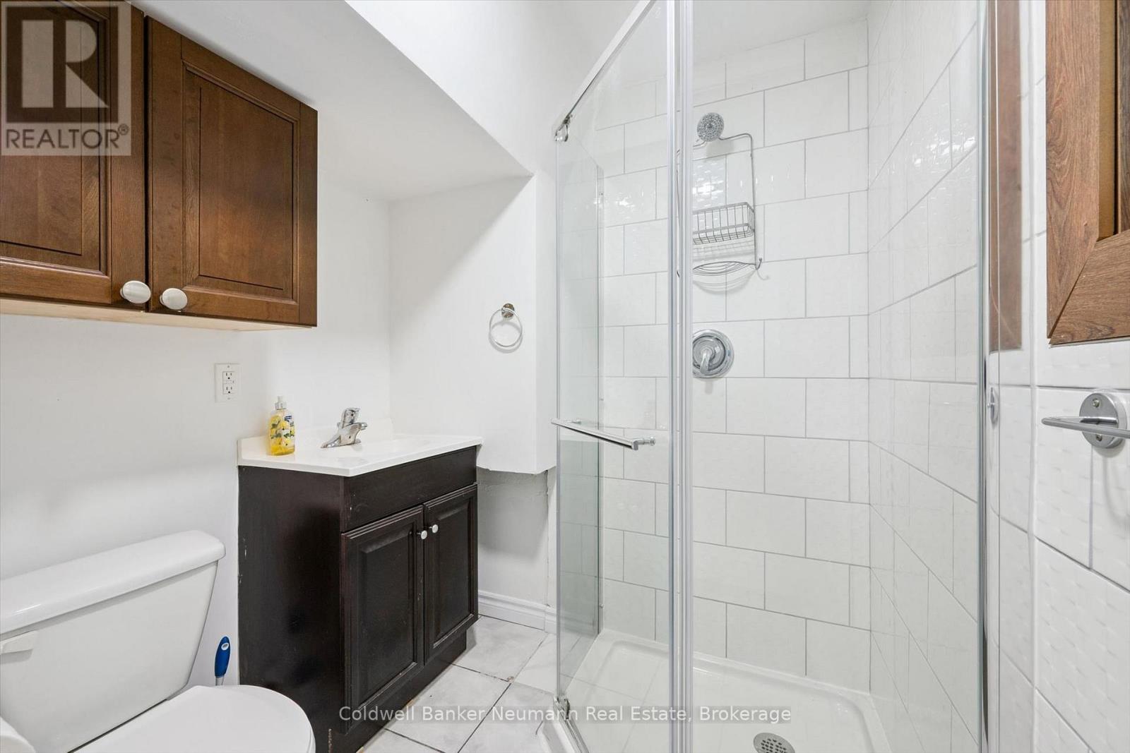 3 MEADOW CRESCENT - 28