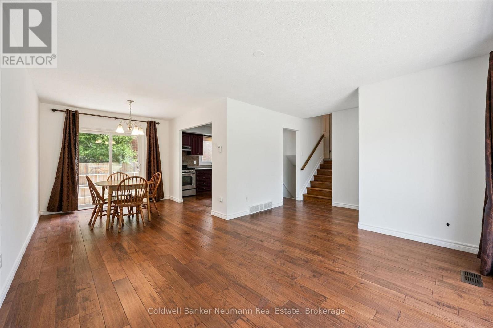 3 MEADOW CRESCENT - 6