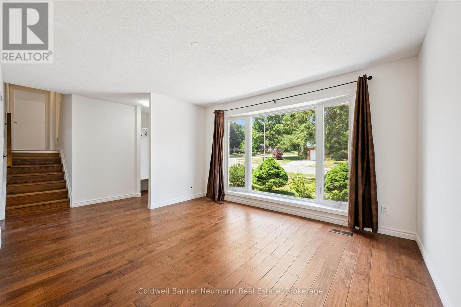 3 MEADOW CRESCENT - 7