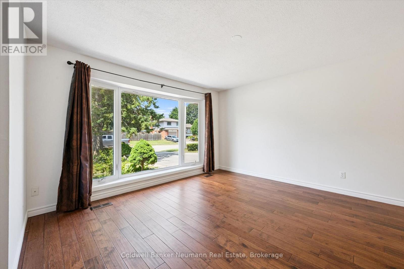 3 MEADOW CRESCENT - 9