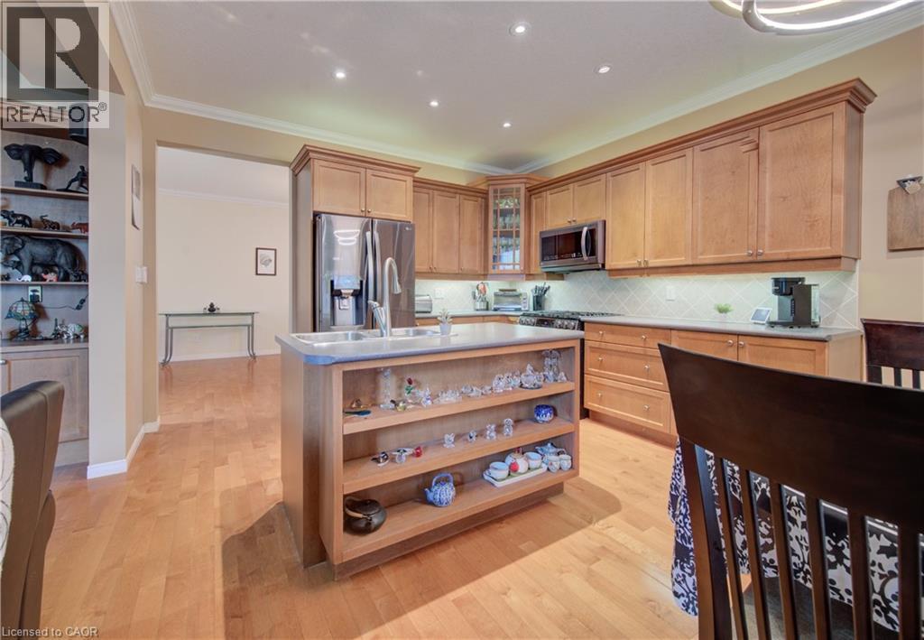 699 COMMONWEALTH Crescent - 12