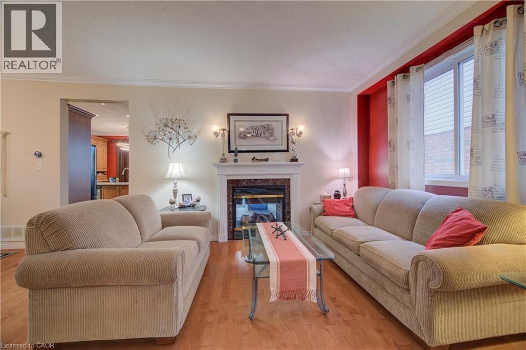 699 COMMONWEALTH Crescent - 4