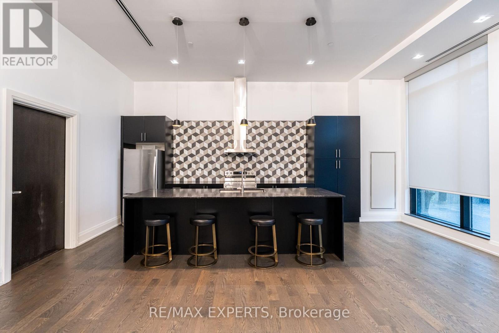 #121 555 WILLIAM GRAHAM DRIVE - Image 29