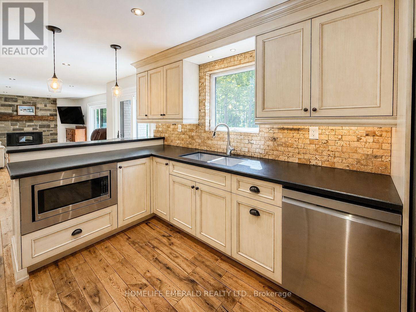 2391 SEADON ROAD - 13