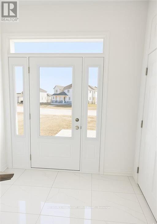 933 AMAND DRIVE — photo 2