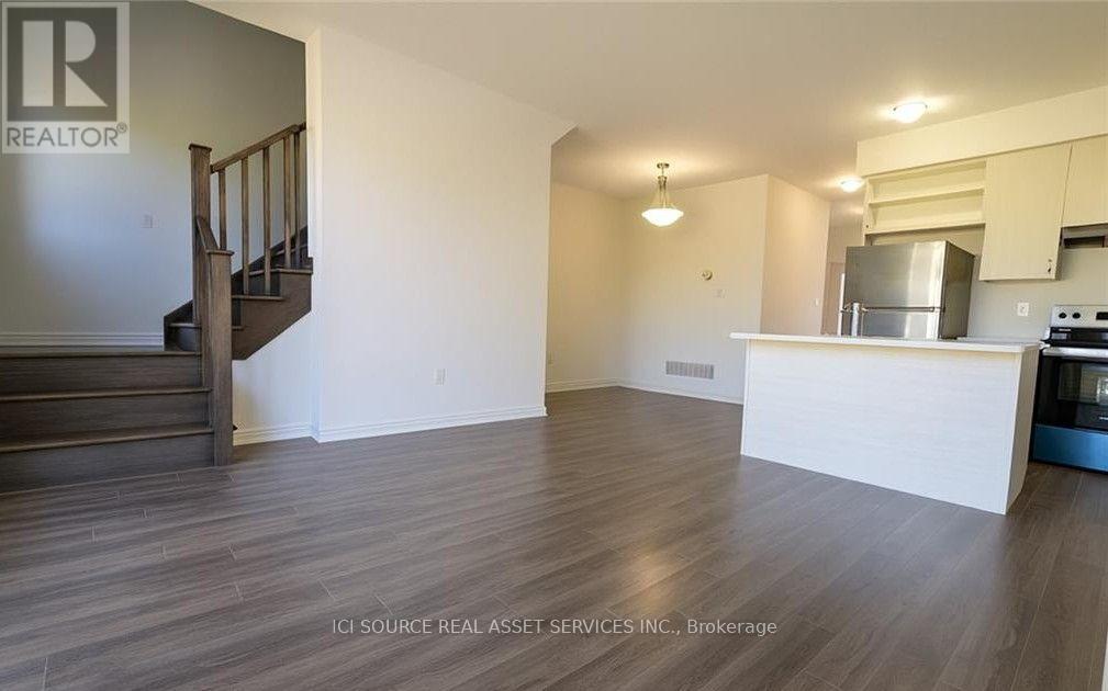 933 AMAND DRIVE — photo 3