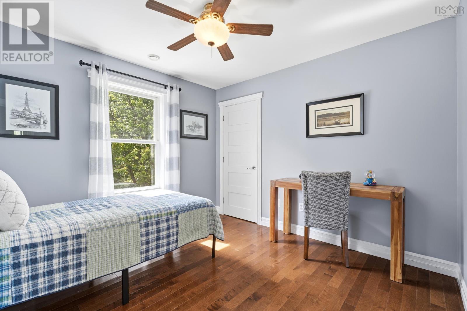 27 Stirling Avenue - 32
