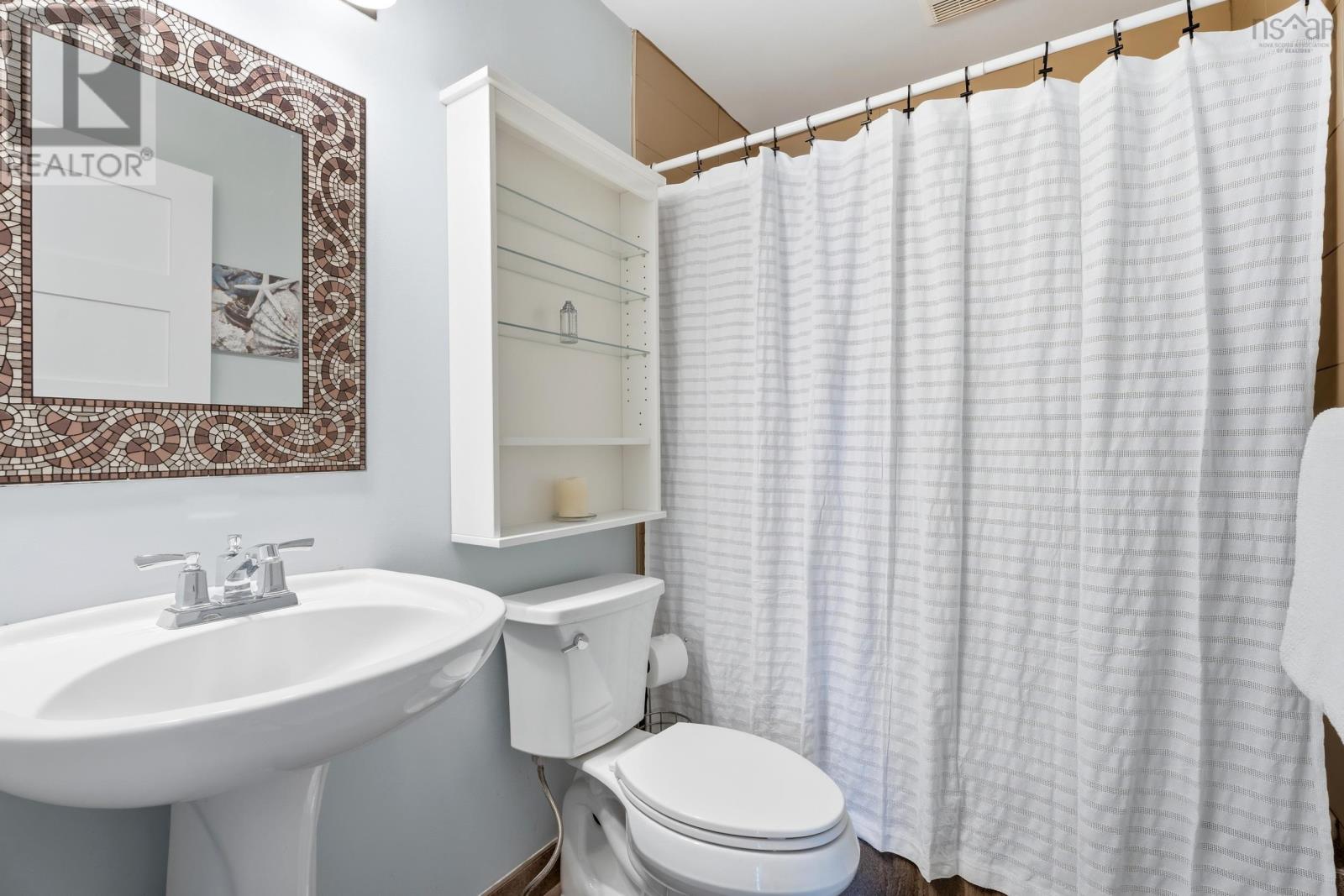 27 Stirling Avenue - 34