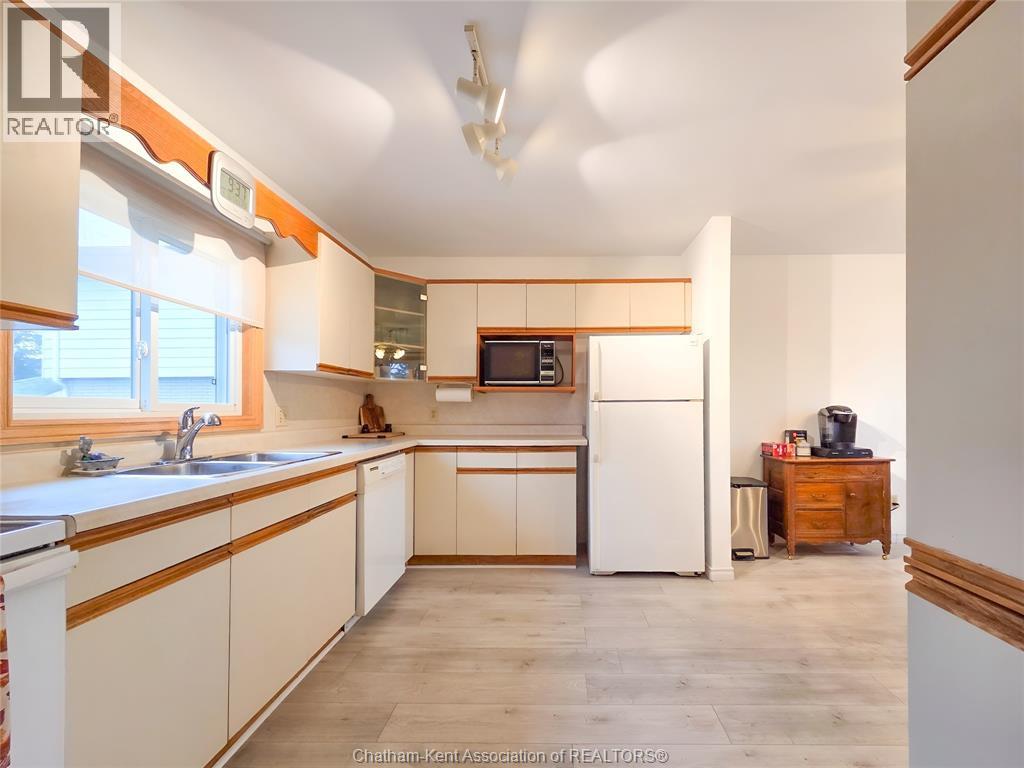 426 Victoria AVENUE - 18
