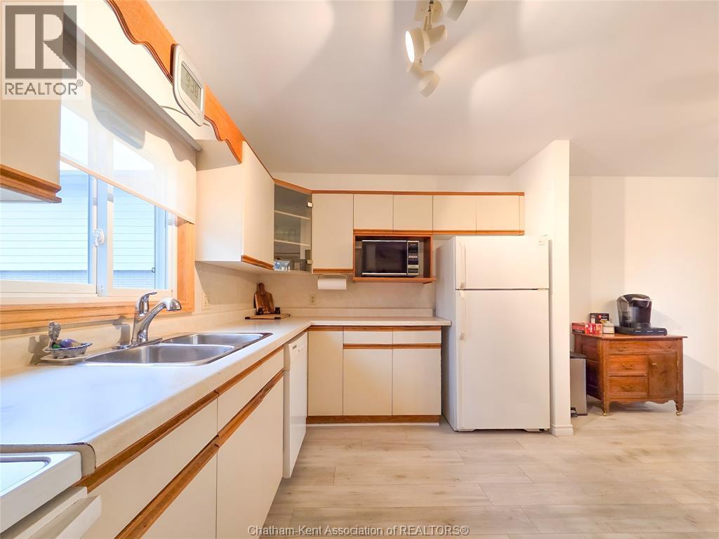 426 Victoria AVENUE - 17