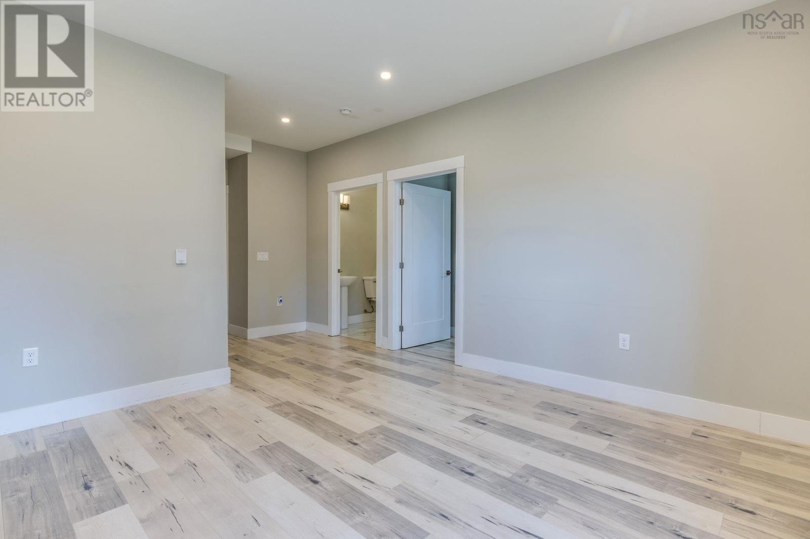 60 Higgins Avenue - 32