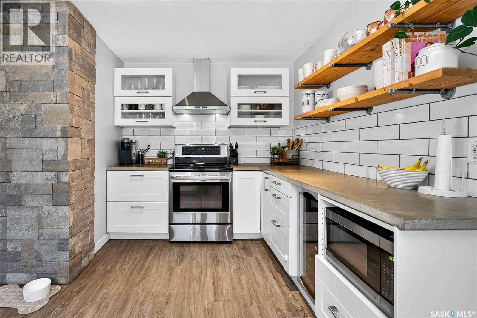 922 JAMES STREET - 20