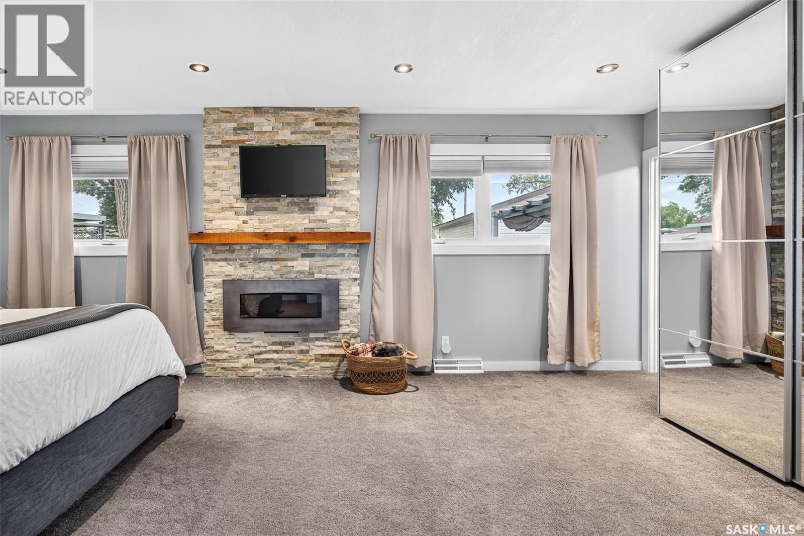 922 JAMES STREET - 28