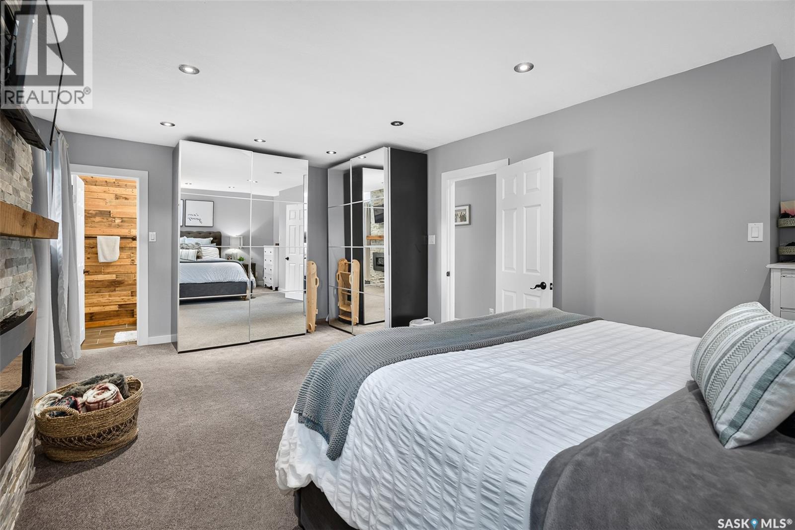 922 JAMES STREET - 32