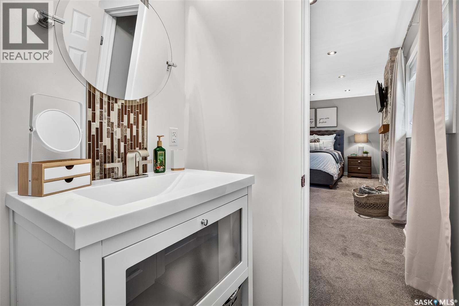922 JAMES STREET - 33