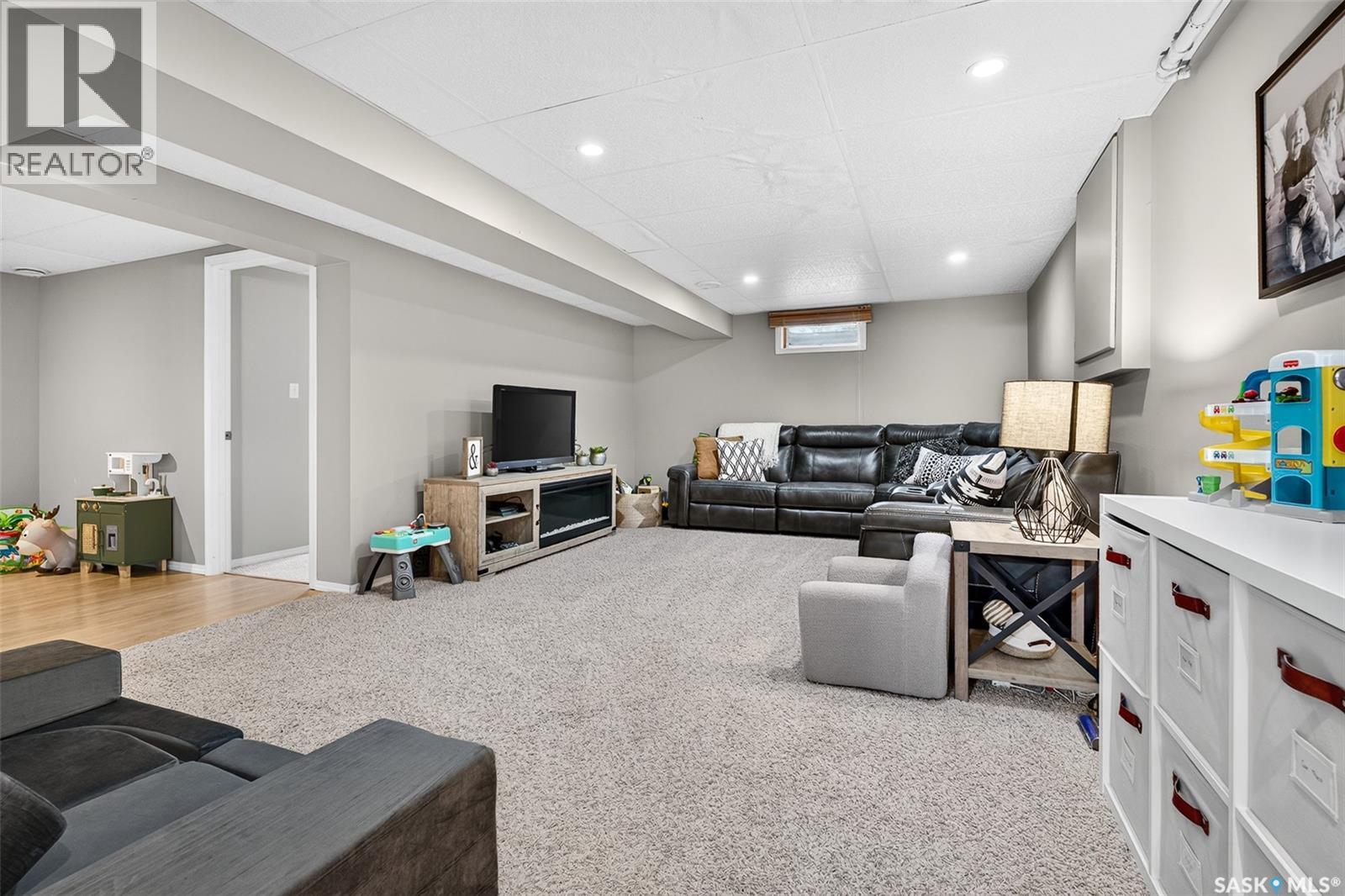 922 JAMES STREET - 35