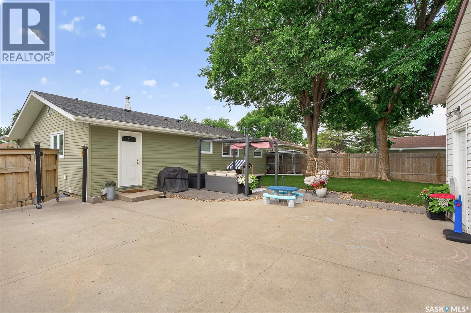 922 JAMES STREET - 58