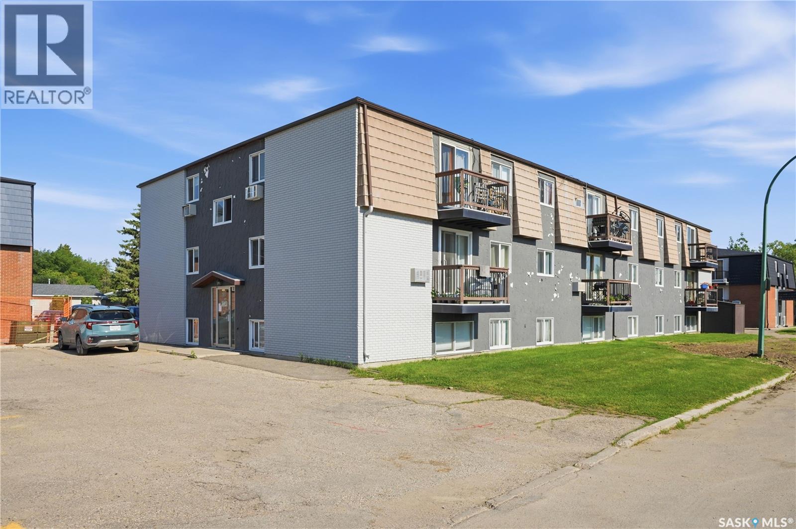 #16 116 Acadia COURT - 1