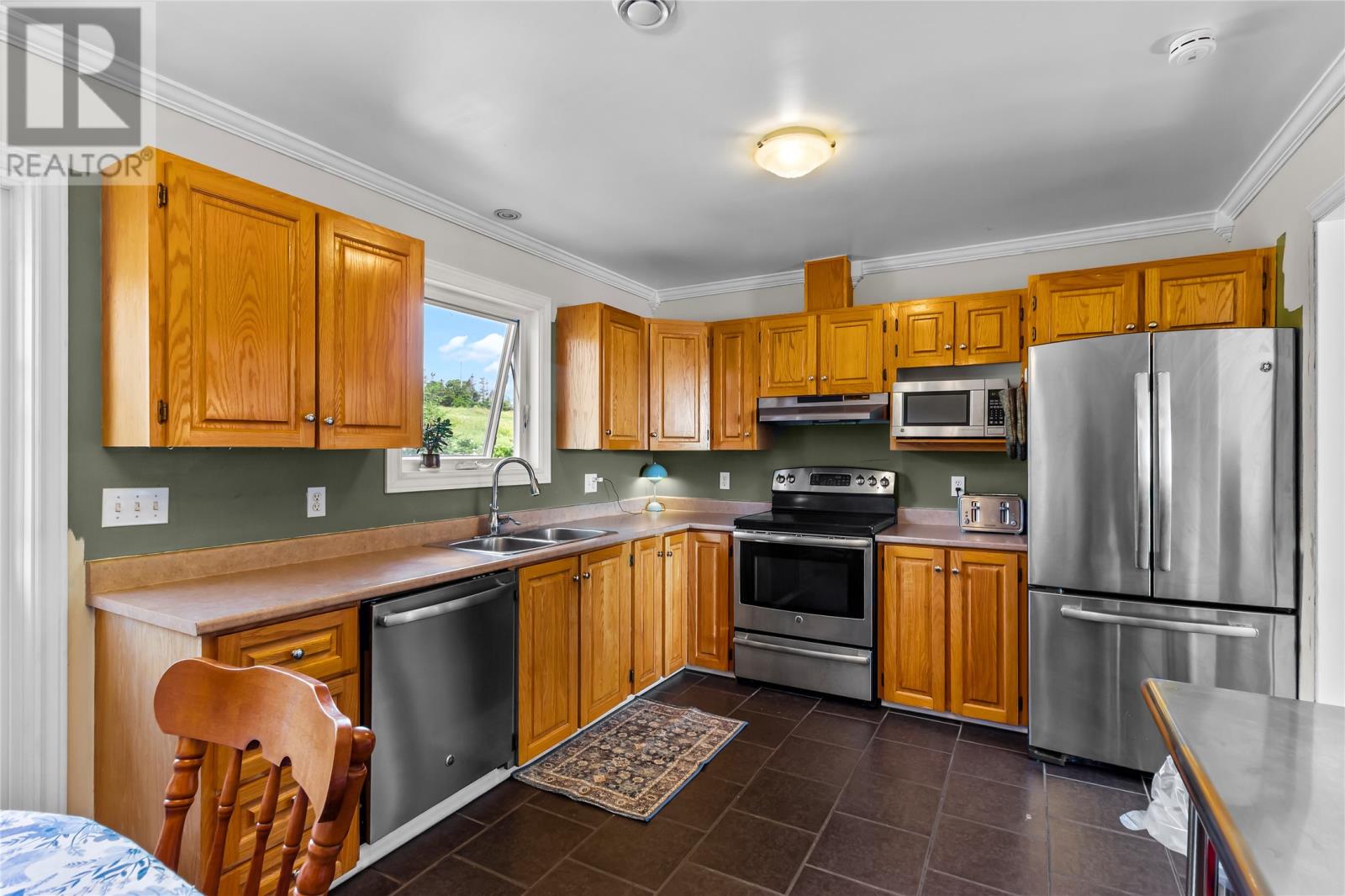 177 St. Thomas Line - 10