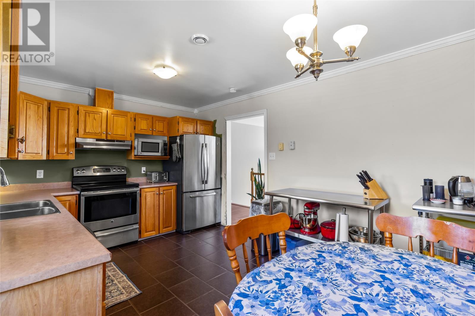 177 St. Thomas Line - 11