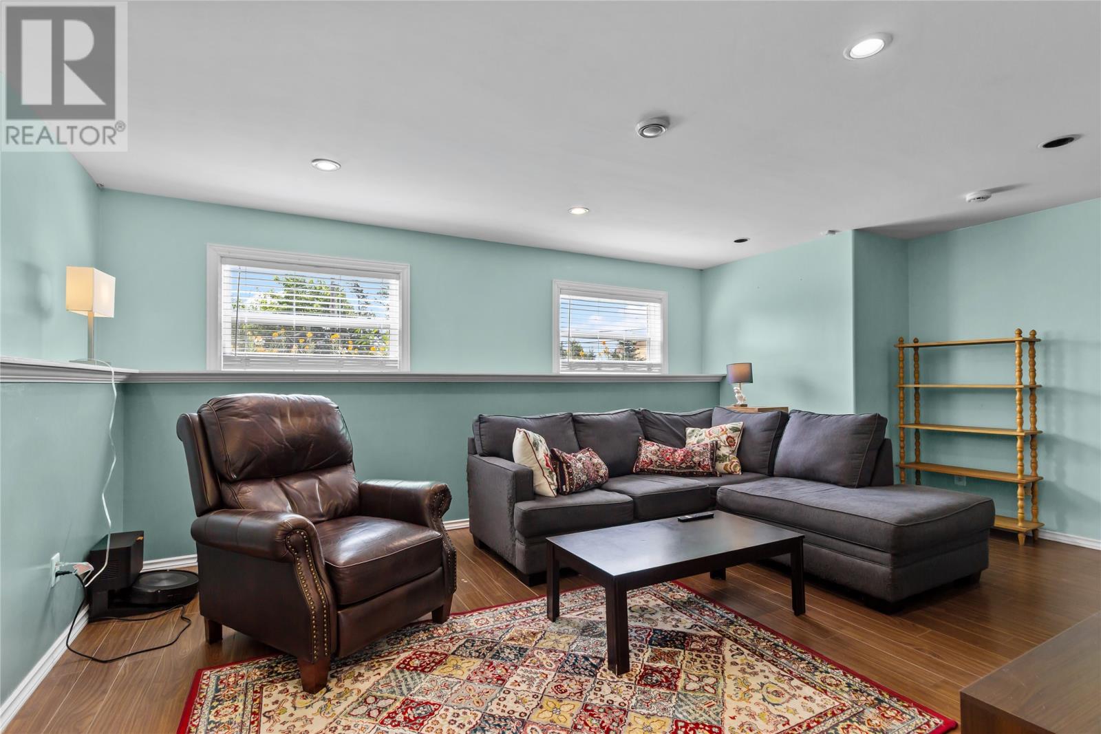 177 St. Thomas Line - 19