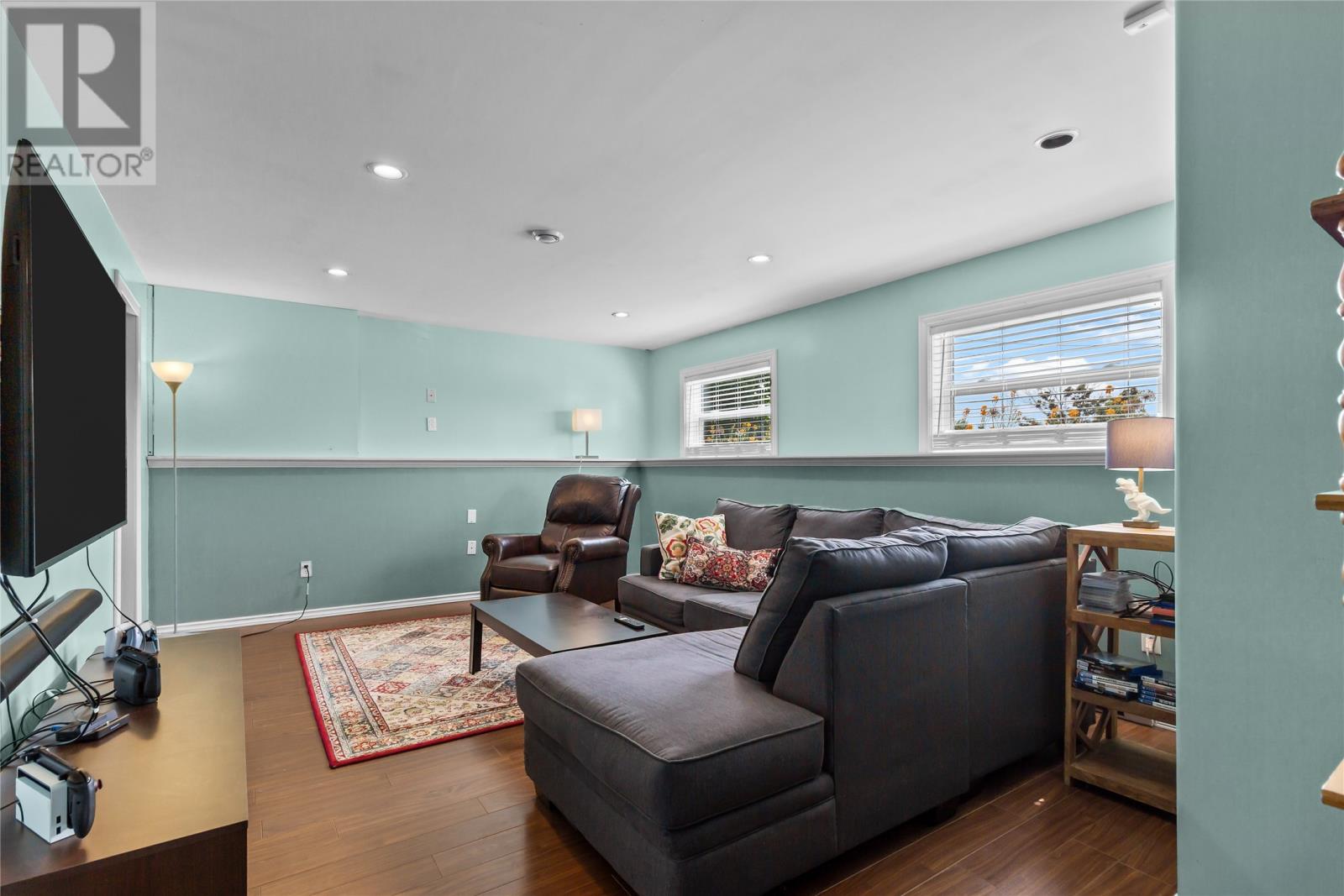 177 St. Thomas Line - 20