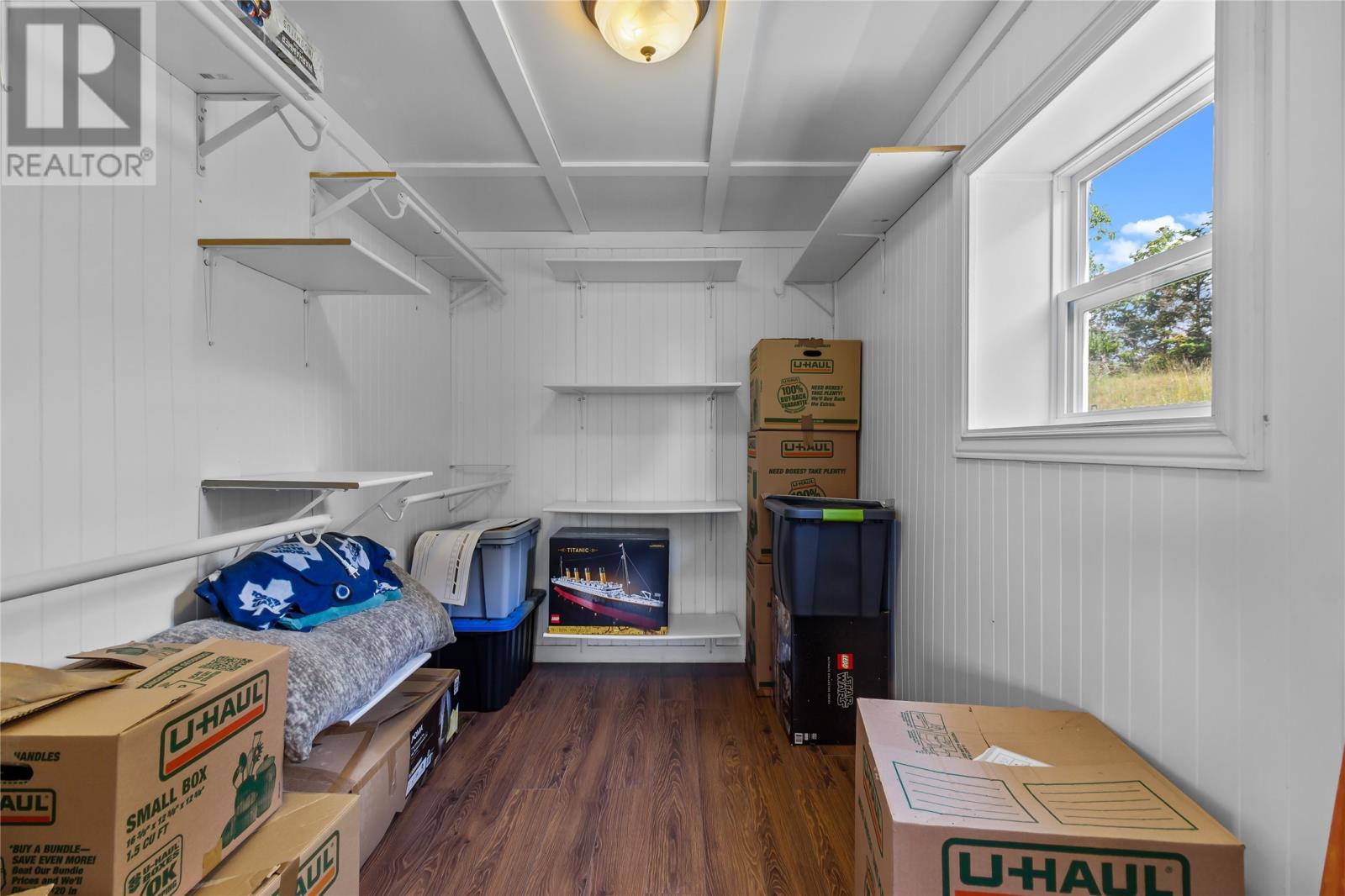 177 St. Thomas Line - 21