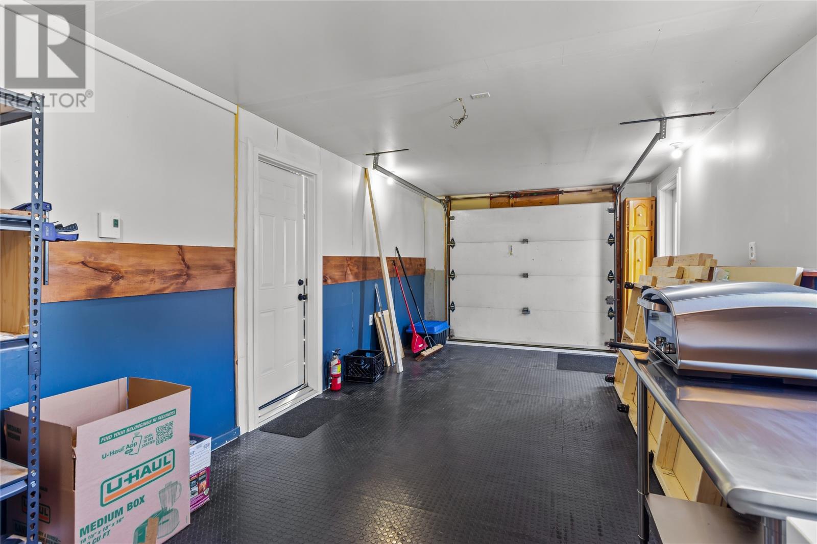177 St. Thomas Line - 26